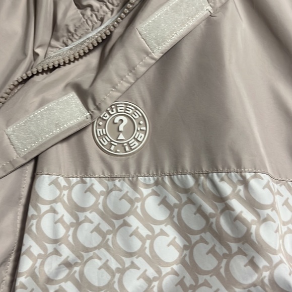 Woman’s Guess windbreaker from Macro Logomania - Picture 4 of 5